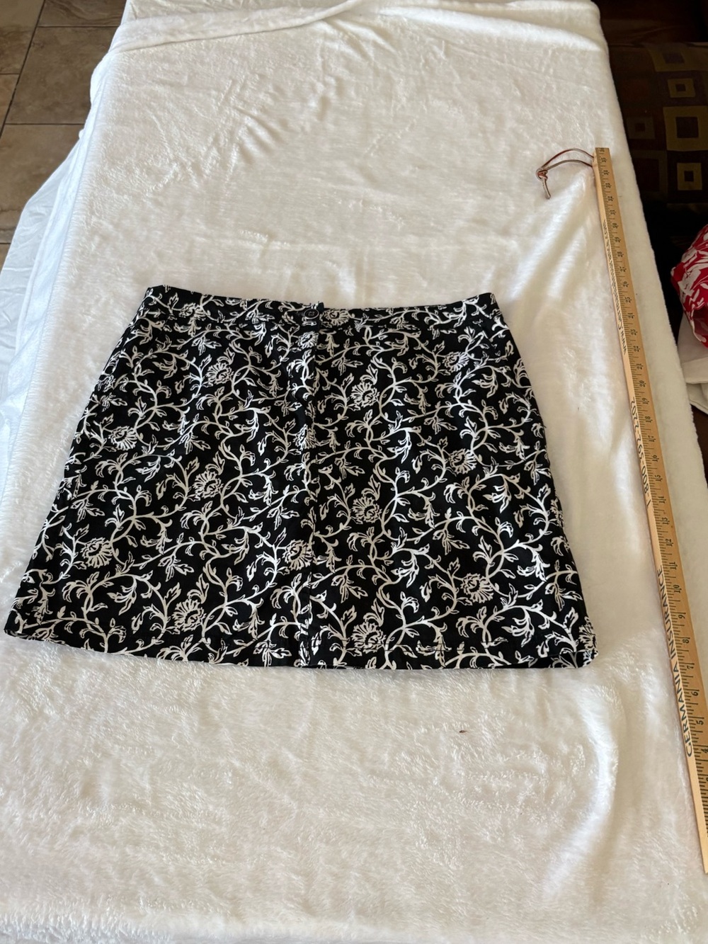 Karen Scott Black Mini Skorts with White Vine Print